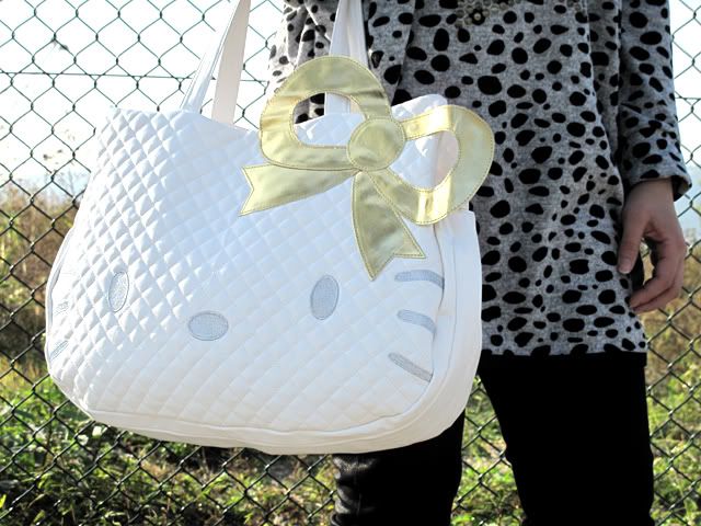 hello kitty quilted face bag in white. Hello kitty Quilted Face tote Bag HandBag