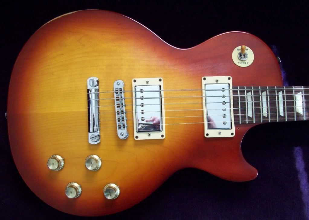 gibson les paul studio faded maple top. The bell knobs are Gibson